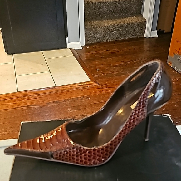 Michael Antonio Designer Shoes, Sz 8.5, Brown Patent Leather, Pointy Toe, 4" Hee - Picture 7 of 12